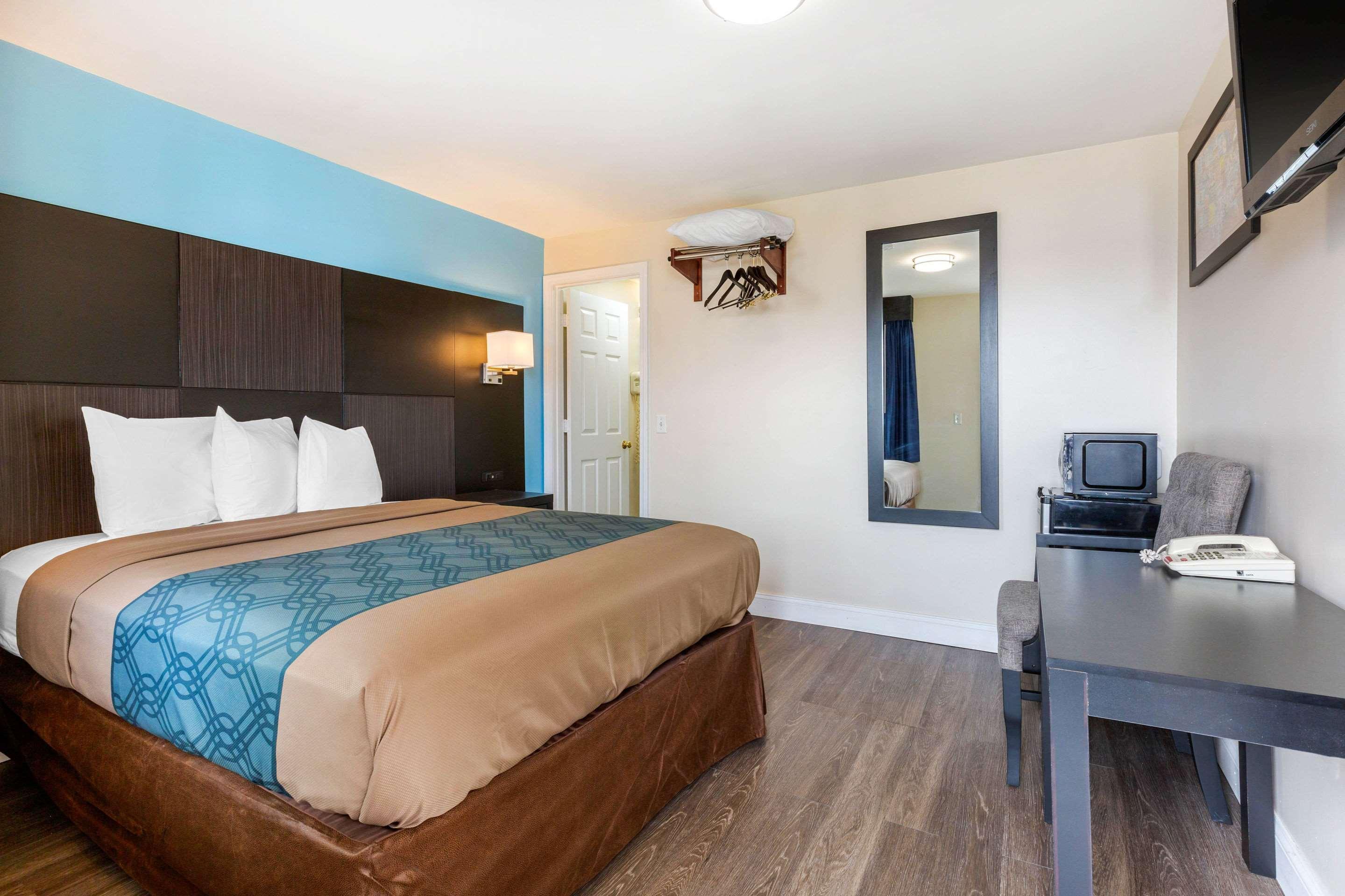 Econo Lodge By Choice - Cape Cod West Yarmouth Bagian luar foto