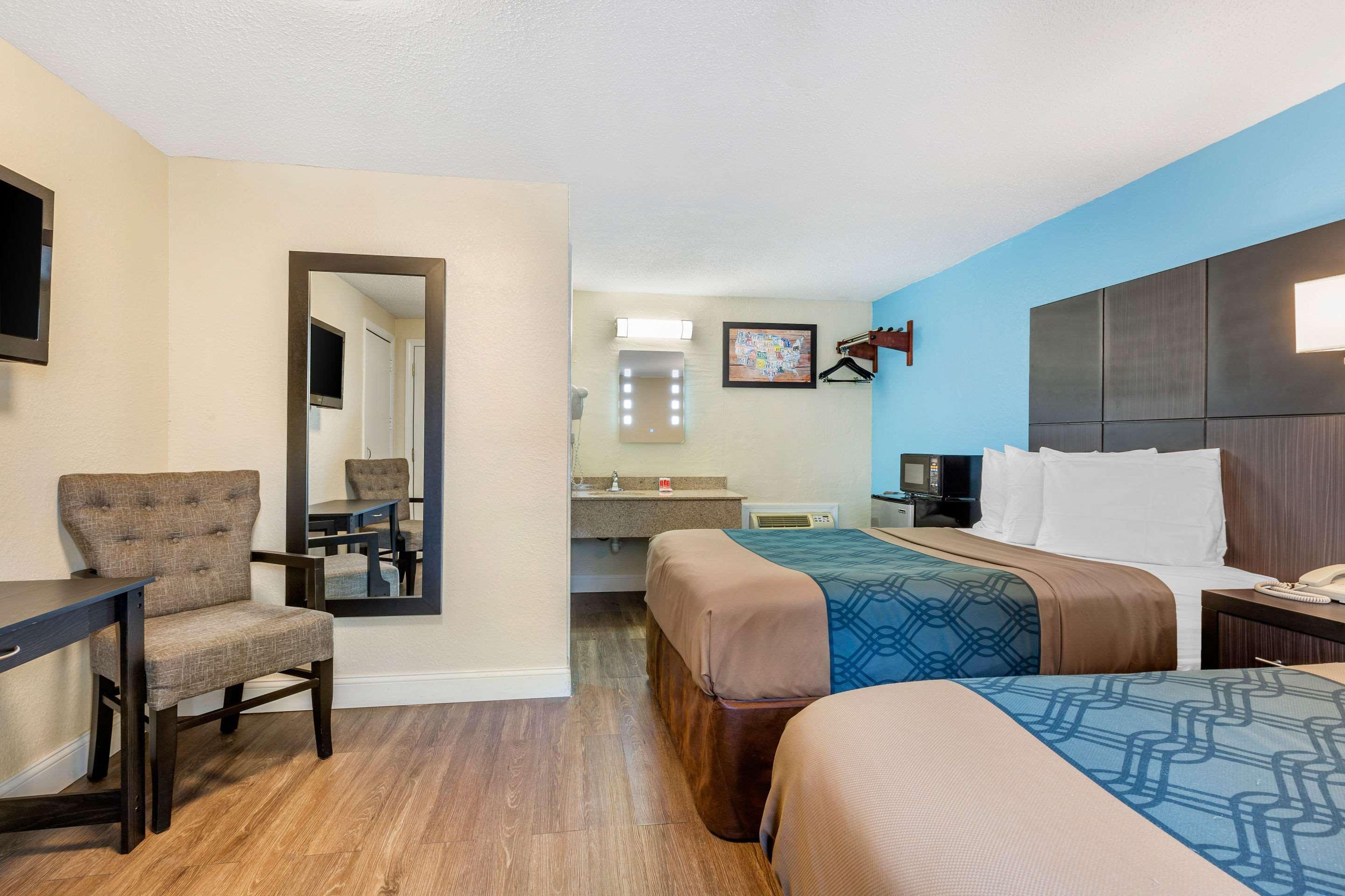 Econo Lodge By Choice - Cape Cod West Yarmouth Bagian luar foto