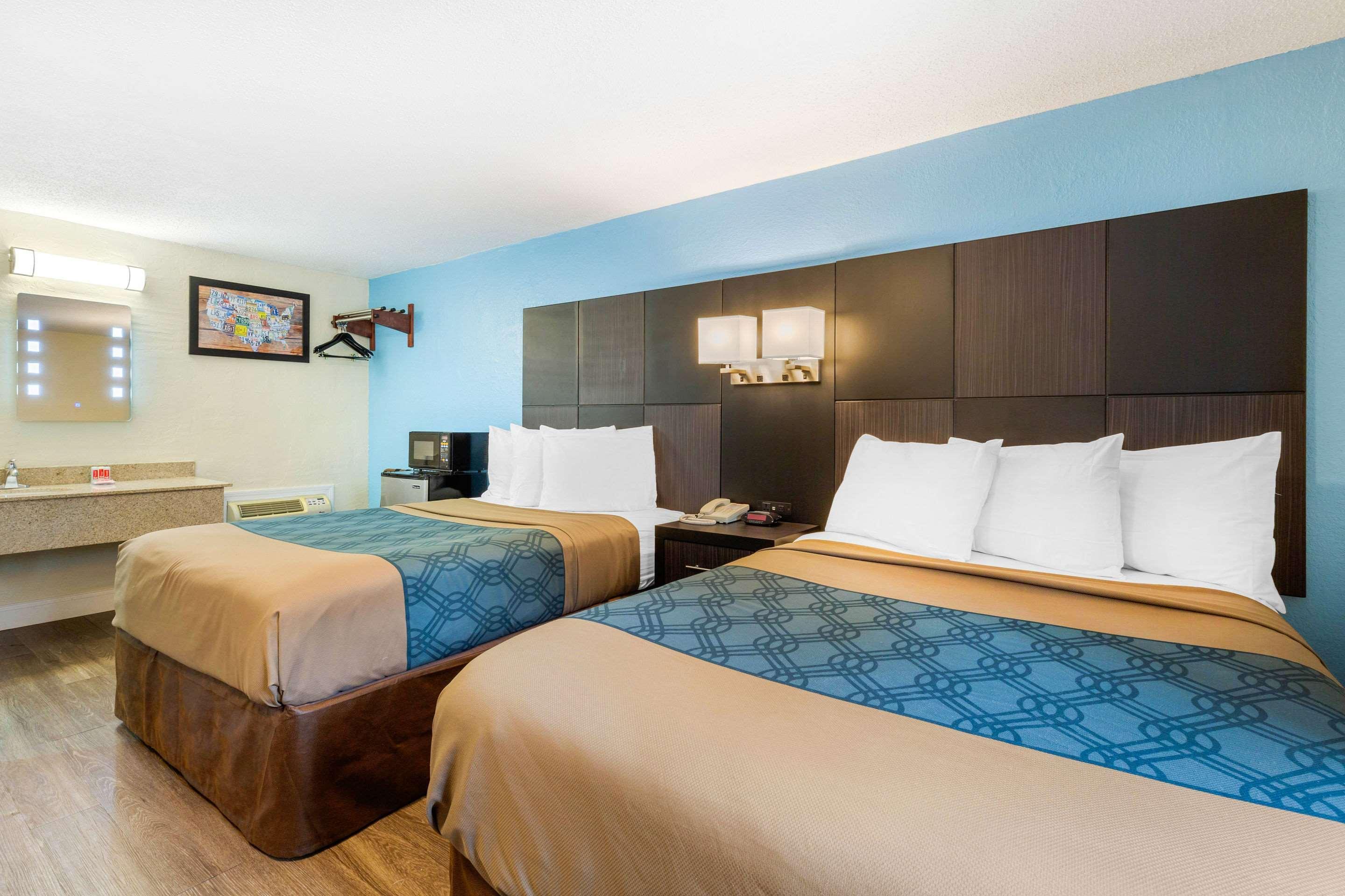 Econo Lodge By Choice - Cape Cod West Yarmouth Bagian luar foto