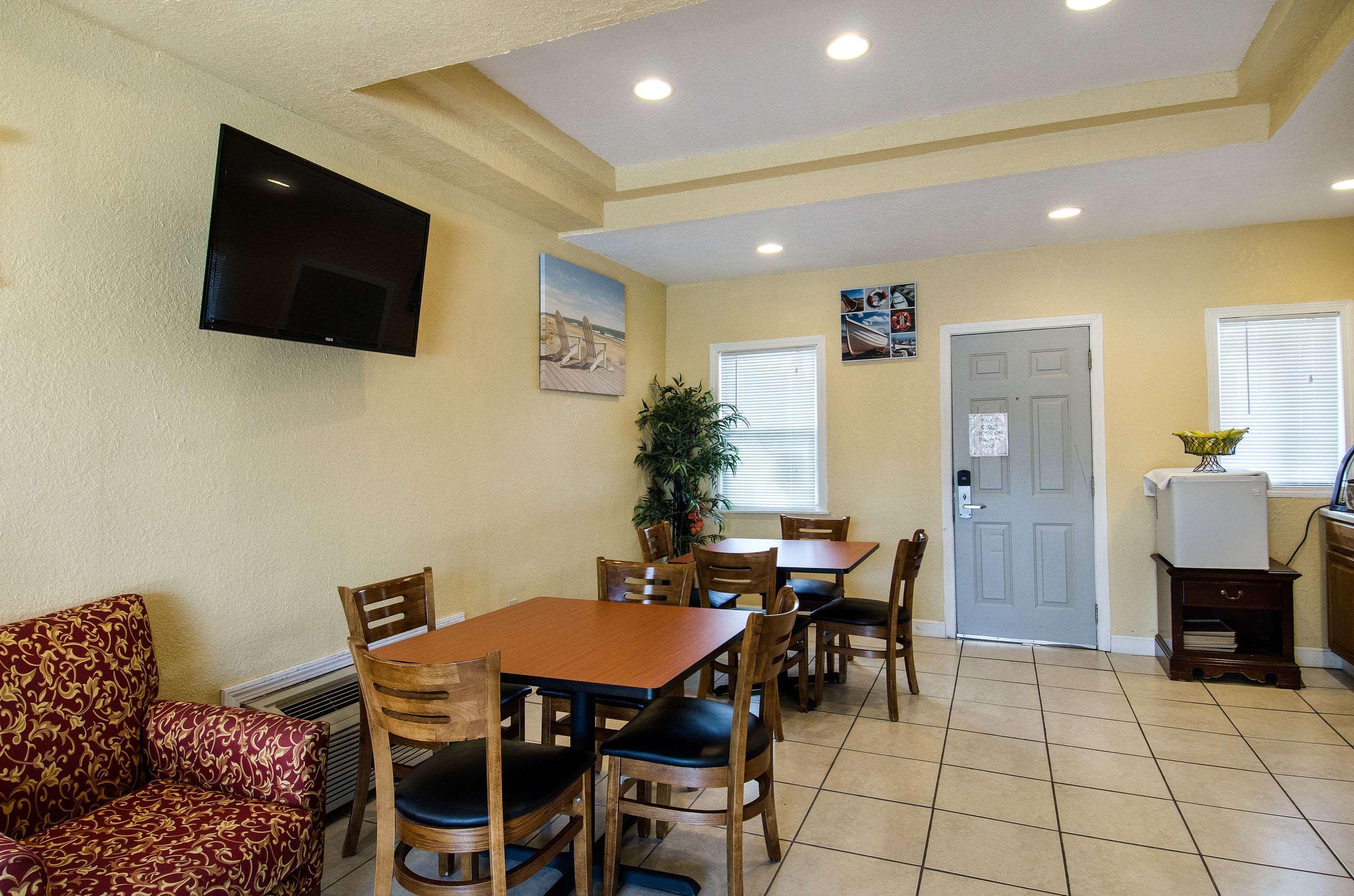 Econo Lodge By Choice - Cape Cod West Yarmouth Bagian luar foto